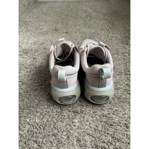 Nike Air Max Women's Pink Running Shoes Athletic‎ Gym Work Out Sneakers Size 9 thumbnail 4