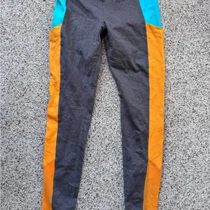 Alo Yoga‎ Ascendant Legging in Colorblock Stormy Heather/Aqua/Flame Small/Medium thumbnail 2