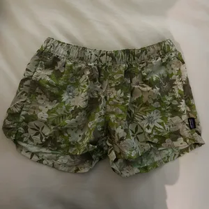 Patagonia Barely Baggies thumbnail 1