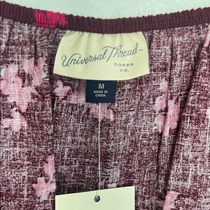 Universal Threads NWT Burgundy Blouse with Pink Floral Pattern Crop Sz M thumbnail 2