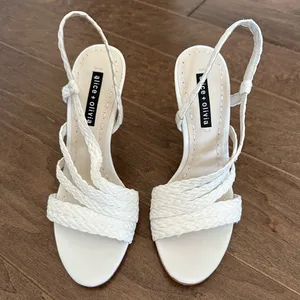 Alice + Olivia Fanniey Strappy Raffia Heeled Sandals thumbnail 4