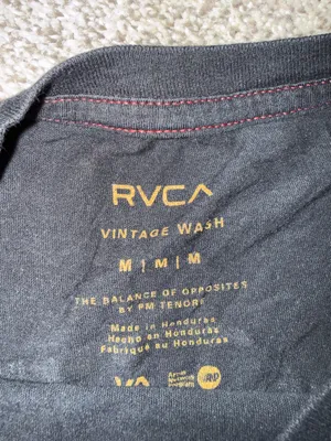 RVCA Hawaii Crop Short Sleeve T-Shirt Vintage Wash Black Size Medium thumbnail 3