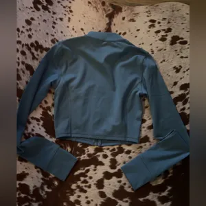 Oner Active Cropped Full Zip Jacket in Dusty Blue size xs thumbnail 2