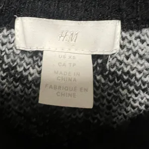 H&M Wool Blend Pullover Knit Chunky Black & White Sweater Size XS thumbnail 2