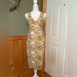 Gianni Bini Beckham Cutout Sheath Dress Size XS Jacquard Floral Fabric With Slit thumbnail 2
