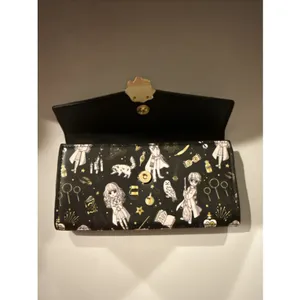 Loungefly Harry Potter HOGWARTS Magical Elements Wallet Black‎ White Gold Bifold thumbnail 3