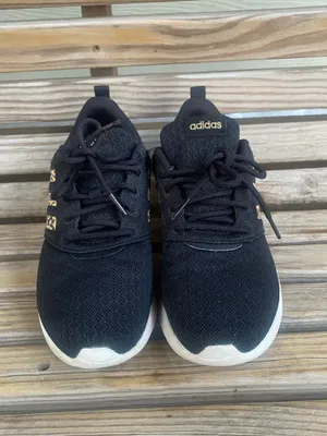Women’s Cloudfoam Adidas 7.5 thumbnail 3