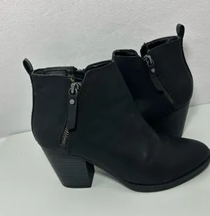 Universal Threads Black Ankle Boots with Zipper thumbnail 1