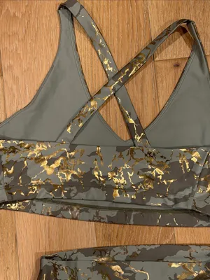 Carbon38 set‎ Marble Shine set 7/8 Leggings in Sage Green and Gold and bra thumbnail 5