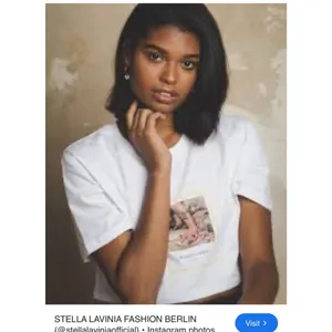 Women's Stella Lavinia White Short Sleeve Tee with Gold Graphic S thumbnail 2