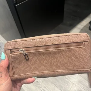 GUESS Cream/ Tan Handheld Clutch‎ Wristlet Wallet thumbnail 3