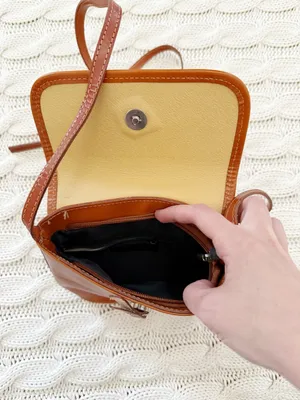 Vera Pelle Leather Crossbody Bag in Cognac Brown thumbnail 6