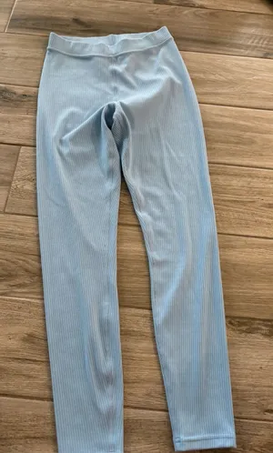 Alo Yoga Leggings thumbnail 1