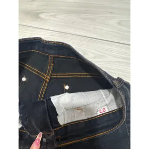 Levi Streusz & Co Lot 902 Dark Wash Denim Capri Jeans Cropped Pants Size 27 thumbnail 2