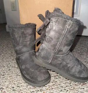 Gray Bailey Bows thumbnail 3