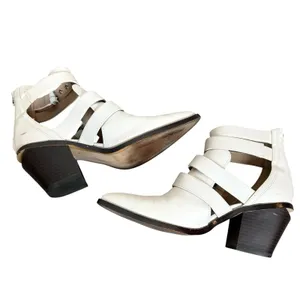 BCBGeneration Dani Pointed Toe Bootie Chunky Heels Size 7 White Buckle Straps thumbnail 6