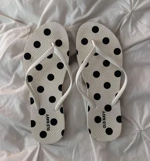 Old Navy Flip-flops thumbnail 1