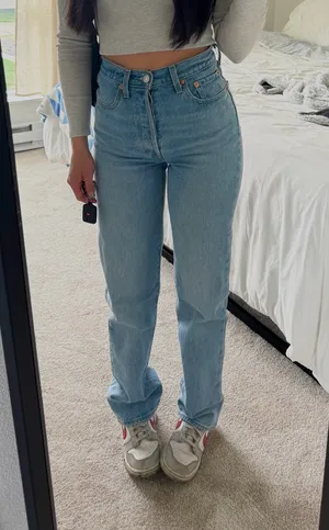 Levi’s Ribcage Straight Jeans thumbnail 2