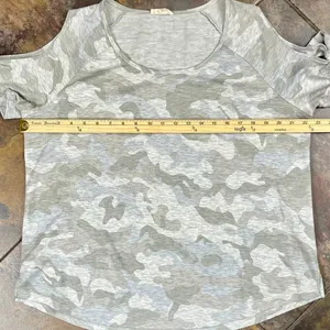 Jane & Delancey Camouflage Cold-Shoulder Cutouts Bow-Tie Short Sleeves. Knit Top thumbnail 3
