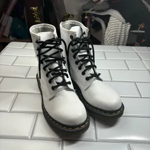 Dr/Doc Martens 1460 SMOOTH LEATHER LACE UP BOOTS‎ US 7 White thumbnail 6