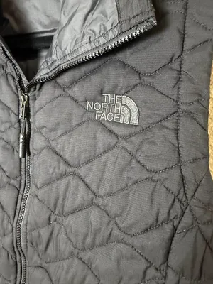 The North Face Thermoball Insulated Puffer Vest Size Small Black thumbnail 3