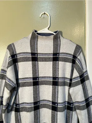 Tahari Women's Size Large Mock Neck Sweater‎ Light Gray Black Blue Plaid thumbnail 3