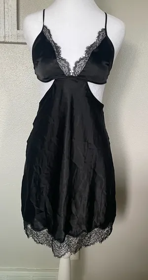 Victoria's Secret Black Lace Chemise thumbnail 1