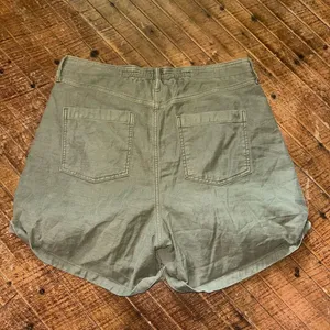 American Eagle high waisted green 16 baggy mom shorts thumbnail 3
