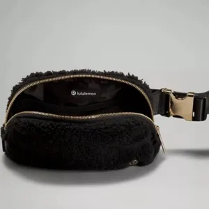 Lululemon Everywhere Belt Bag Black Fleece Sherpa with Gold Hardware 1L thumbnail 4