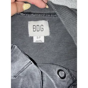 BDG Logan Oversized Cropped Long Sleeve Boxy Henley Top Gray S thumbnail 7