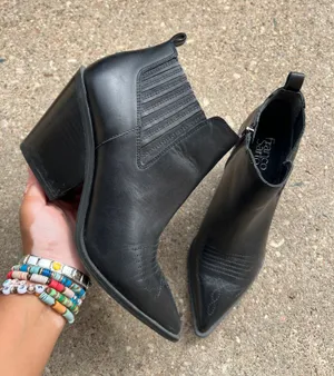 Franco sarto block heel leather ankle boots size 8.5 thumbnail 1