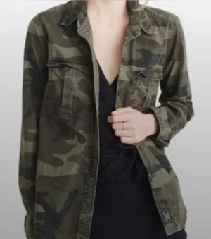 Abercrombie and Fitch Women’s Camo Button Down Shirt Size XS thumbnail 1