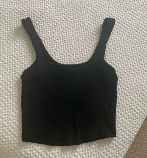 Boutique Ribbed Crop tank thumbnail 1