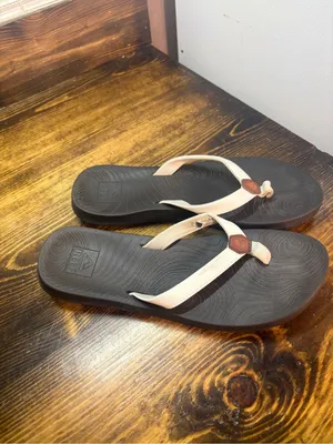 Reef White Flip Flops Size 8 thumbnail 2