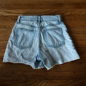 H&M High Waisted Shorts thumbnail 5