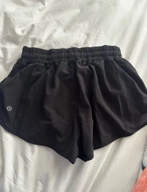 Lululemon Hotty-Hot Low-Rise Short 2.5” Color: Black thumbnail 2