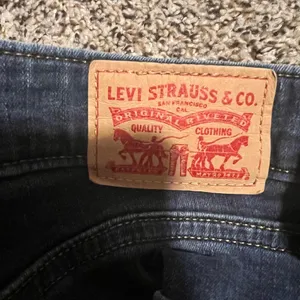 Levi's Classic Mid Rise Skinny Jeans Dark Wash Denim‎ Women's Size 10 thumbnail 7