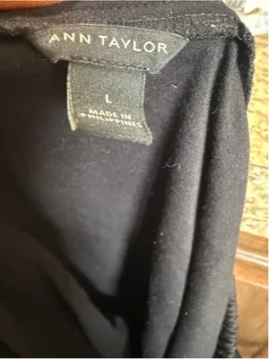 Women's Ann Taylor Black Scalloped Hem Blouse Size L thumbnail 6