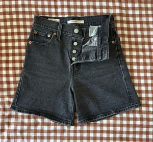 High-Waist Levi’s Black Denim Wedgie Shorts thumbnail 1