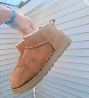UGG Mini Boots Chestnut thumbnail 2