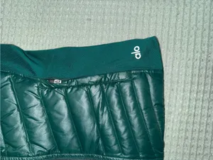 NWOT Alo Yoga Altitude Down Puffer Vest size S thumbnail 2