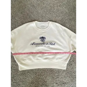 Abercrombie & Fitch Embroidered Logo Cream Cropped Sweatshirt - Small thumbnail 4