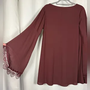 ASTR The Label Burgundy Bell Sleeve Lace V Neck Shift Dress thumbnail 7