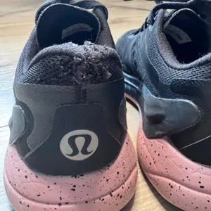 Lululemon Blissfeel Run‎ 2 Womens Running Shoes Black Pink US 8.5 thumbnail 5