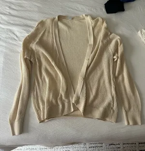 Uniqlo cardigan thumbnail 1