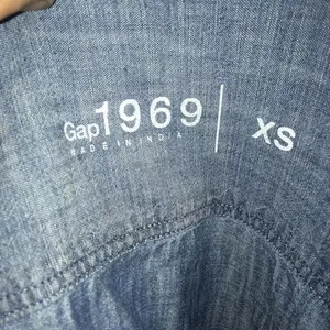 Gap 1969 denim button down boyfriend size XS shirt thumbnail 3