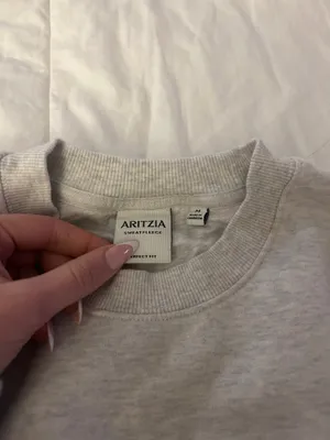 Aritzia Perfect Fit Crewneck Grey thumbnail 4