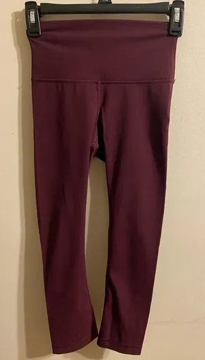 Women's Lululemon Maroon Straight Leg Cropped Mid-Calf Leggings‎ Size Small thumbnail 1