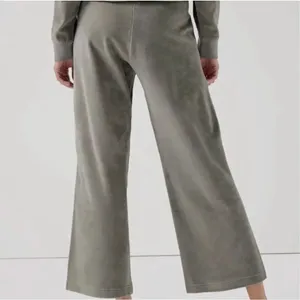 ✨Pact Women's Cotton Velour Wide Leg Crop Green Sz Medium Pants✨ thumbnail 2