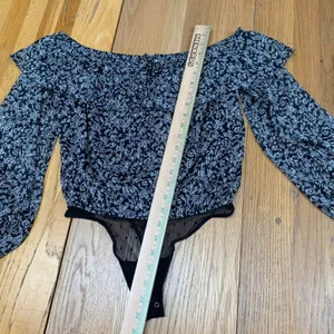 Abercrombie‎ & Fitch Floral Off Shoulder Bodice Black Metallic Stripe Size Small thumbnail 4